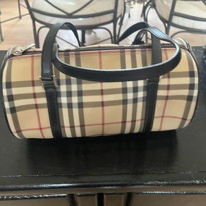 Burberry authentic Barrel Bag
